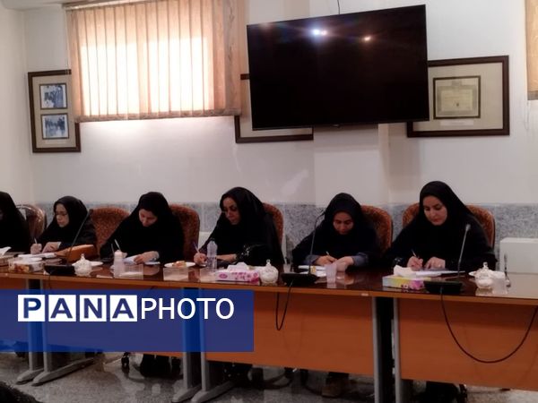 جلسه آموزشی ویژه مراقبان سلامت مدارس کاشان