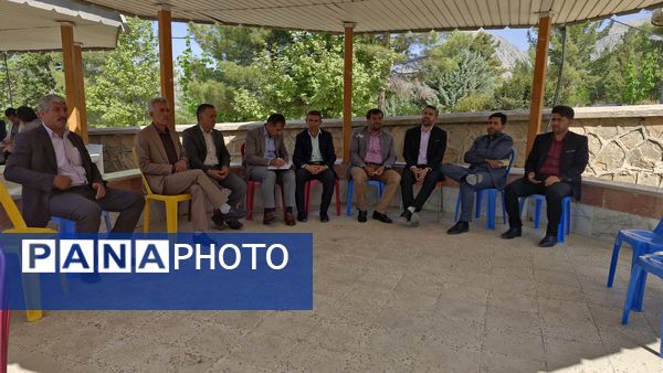 کارگاه‌های تخصصی برنامه ملی نماد ویژه مدیران مدارس شهرستان دنا در اردوگاه شهید مطهری سی‌سخت
