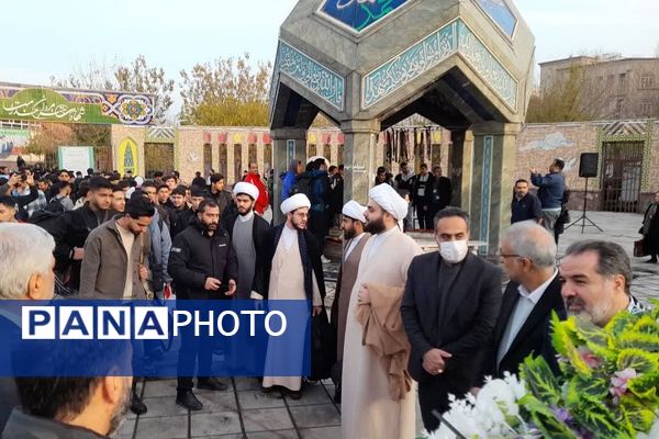 مراسم بدرقه دانش آموزان پسر ناحیه یک و دو شهرری در اردوی راهیان نور 