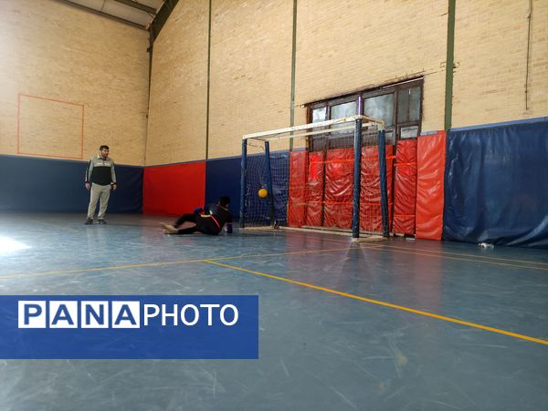 مسابقات فوتسال درون مدرسه به مناسبت هفته تربیت بدنی برگزار شد 
