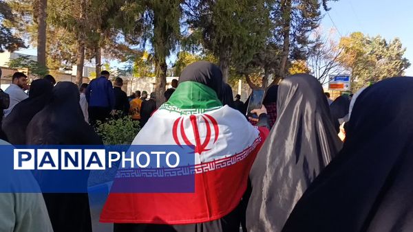 استقبال باشکوه مردم کوهدشت از شهدای گمنام  