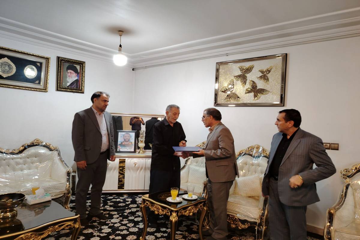دیدار رئیس اراده شاهد و امور ایثارگران اداره کل آموزش و پرورش عیسی حیدروند با خانواده شهدای یونس ماهرو بختیاری