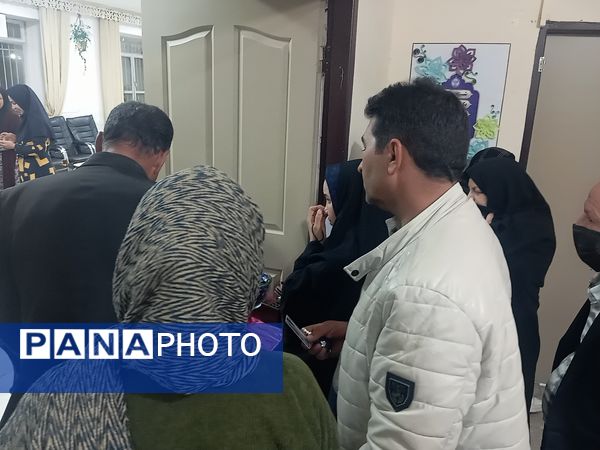 تحویل کارنامه در دبیرستان نمونه اندیشه