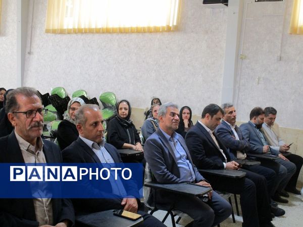 جلسه آموزش خانواده و افتتاح اتاق گفت‌وگوی اولیا در دبیرستان شاهد شهید کلانتری 