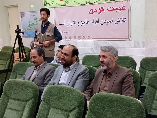 بازدید مدیرکل آموزش و پرورش استان مرکزی از اردوگاه امام خمینی(ره)