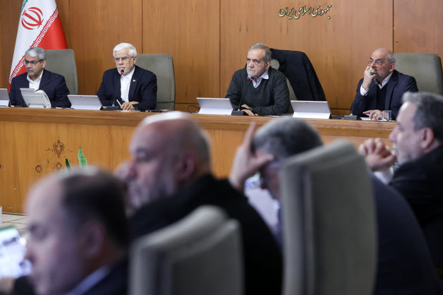 مصرف روزانه بنزین حدود 9 میلیون لیتر کاهش یافت/ قدردانی از عملکرد تیم‌های ملی والیبال دانش‌آموزی در رقابت‌های جهانی