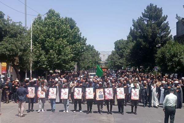 مراسم زنجیر زنی و سینه زنی به مناسبت سالگرد رحلت امام در نیشابور 