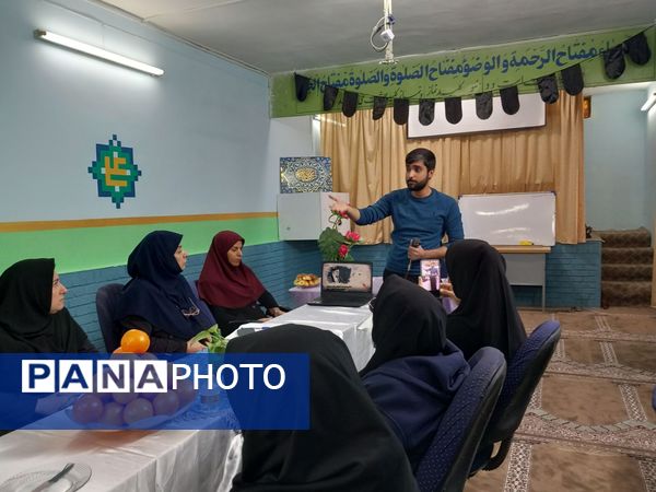 جلسه شورای دبیران در دبیرستان دخترانه فضه 