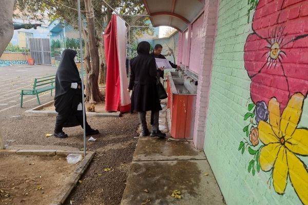 بازدید از وضعیت بهداشت و پایگاه‌های تغذیه سالم مدارس پاکدشت 