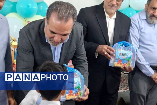 برگزاری جشن غنچه ها در مجتمع آموزشی میرداماد با حضور مدیر آموزش و پرورش ناحیه دو شهرری 