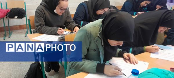برگزاری آزمون پایش در دبیرستان فرزانگان استعداد درخشان شهرستان ملارد