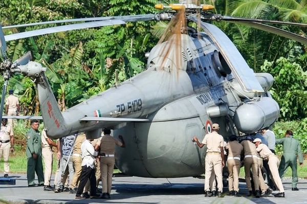 بالگرد رئیس‌جمهور هند زمین‌گیر شد