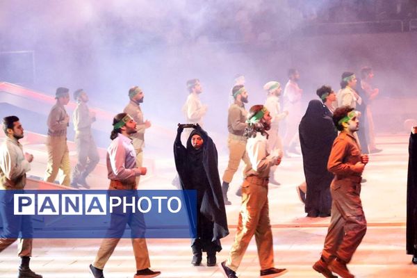 اجرای نمایش «راهبندان» در سومین شب از کنگره ملی 5580 شهید استان البرز