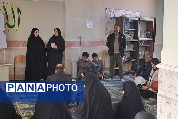 برگزاری جلسه آموزش خانواده در دبیرستان شهید احمدی روشن پیشوا