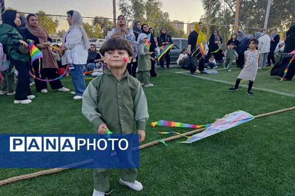 جشنواره بادبادک و بازی‌های بومی محلی در پایگاه دریایی بوشهر 