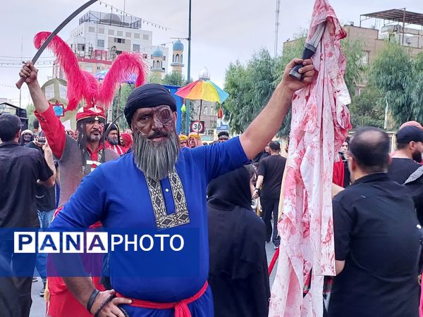 استقبال عزاداران حسینی از کاروان نمادین اسرای کربلا در قم