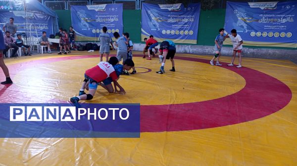 مانور ورزشی دانش آموزان در شب افتتاحیه جشنواره خانواده ورزش 