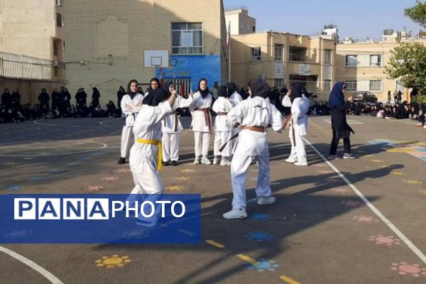هفته تربیتبدنی در دبیرستان فرشتگان ناحیه ۴شیراز