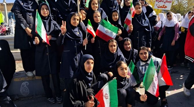 ۱۳ آبان؛ روز همبستگی دانش‌آموزان بروجنی با آرمان‌های انقلاب