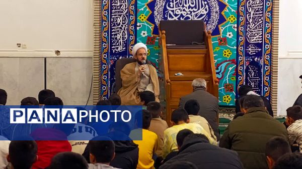  اقامه نماز جماعت و بازدید صمیمی از اعتکاف پسران در خلیل آباد