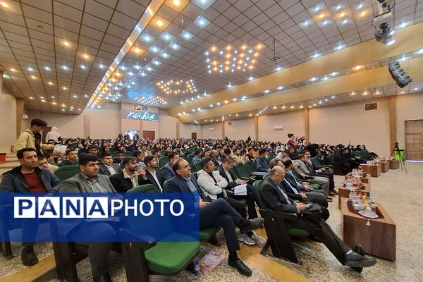 تقدیر از برگزیدگان کشوری و استانی مسابقات فرهنگی و قرآنی ناحیه 3 شیراز