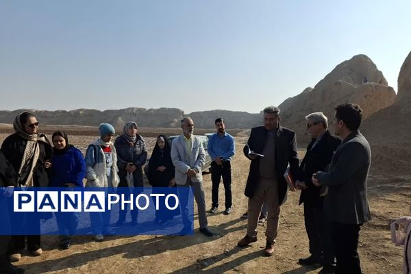 شاهنامه‌خوانی در دل تاریخ؛ بازدید فرهنگی اعضای کارگاه شاهنامه‌خوانی از قلعه ایرج پیشوا