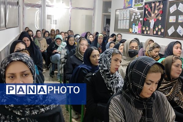 برگزاری جلسه انجمن اولیا و مربیان در دبستان هیات امنایی قرآنی مبین شیروان