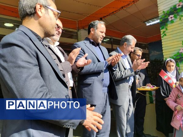 زنگ روز دانش آموز و تسخیر لانه جاسوسی دشمن در دبستان دخترانه شاهد شهید ناصری 