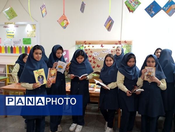 نمایشگاه کتاب در دبستان آرمینه مصلی نژاد 