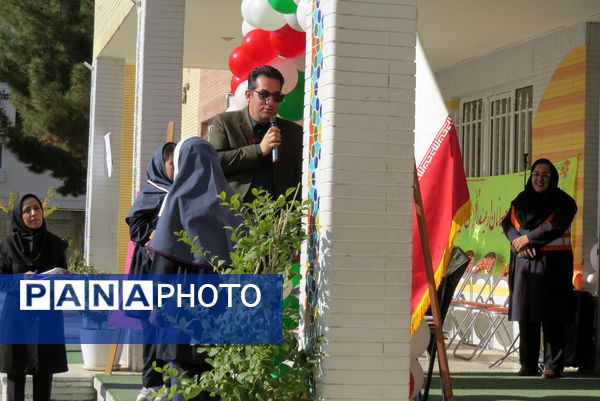 برنامه زنگ ایمنی و ترافیک در مدرسه شهدا فرهنگی دخترانه 