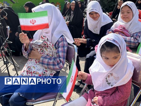 آیین نواختن زنگ مهر در آموزشگاه استثنایی ایثار ناحیه دو مشهد 