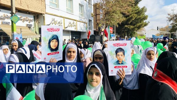 همبستگی نسل امروز با آرمان‌های انقلاب در راهپیمایی ۱۳ آبان باخرز