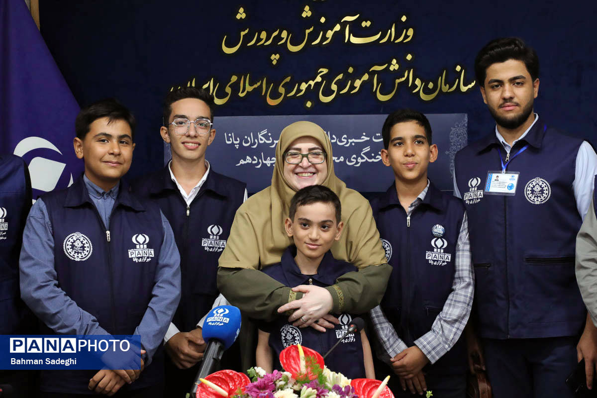 نشست سخنگوی دولت با دانش‌آموز خبرنگاران خبرگزاری پانا