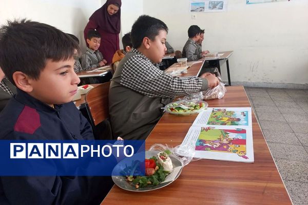 انس باکتاب و کتاب‌خوانی مدرسه باقرالعلوم شهرستان فیروزکوه