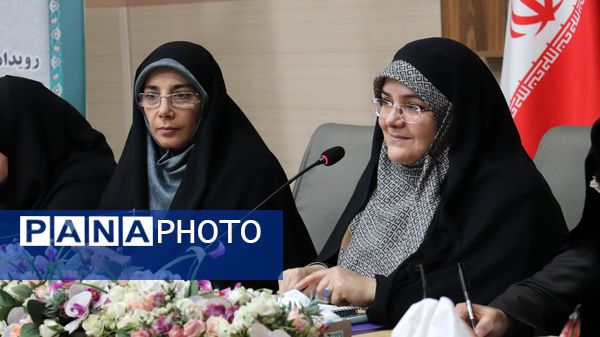 رویداد الگوسازی از زنان موفق و فعال در گفتمان الگوی سوم زن مسلمان