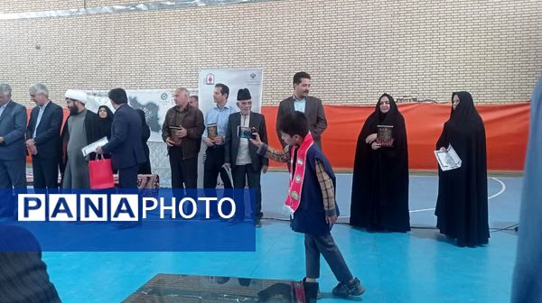 بوم و نوا صحنه تقدیر از کتاب‌دوستان فدافن