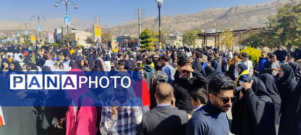 حضور پرشور مردم یاسوج در راهپیمایی یوم‌الله ۱۳ آبان