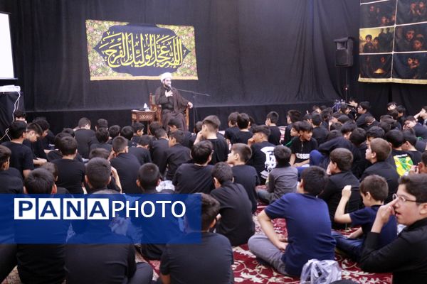 عزاداری دانش‌آموزان مشهدی در حسینیه فرهنگیان مشهد