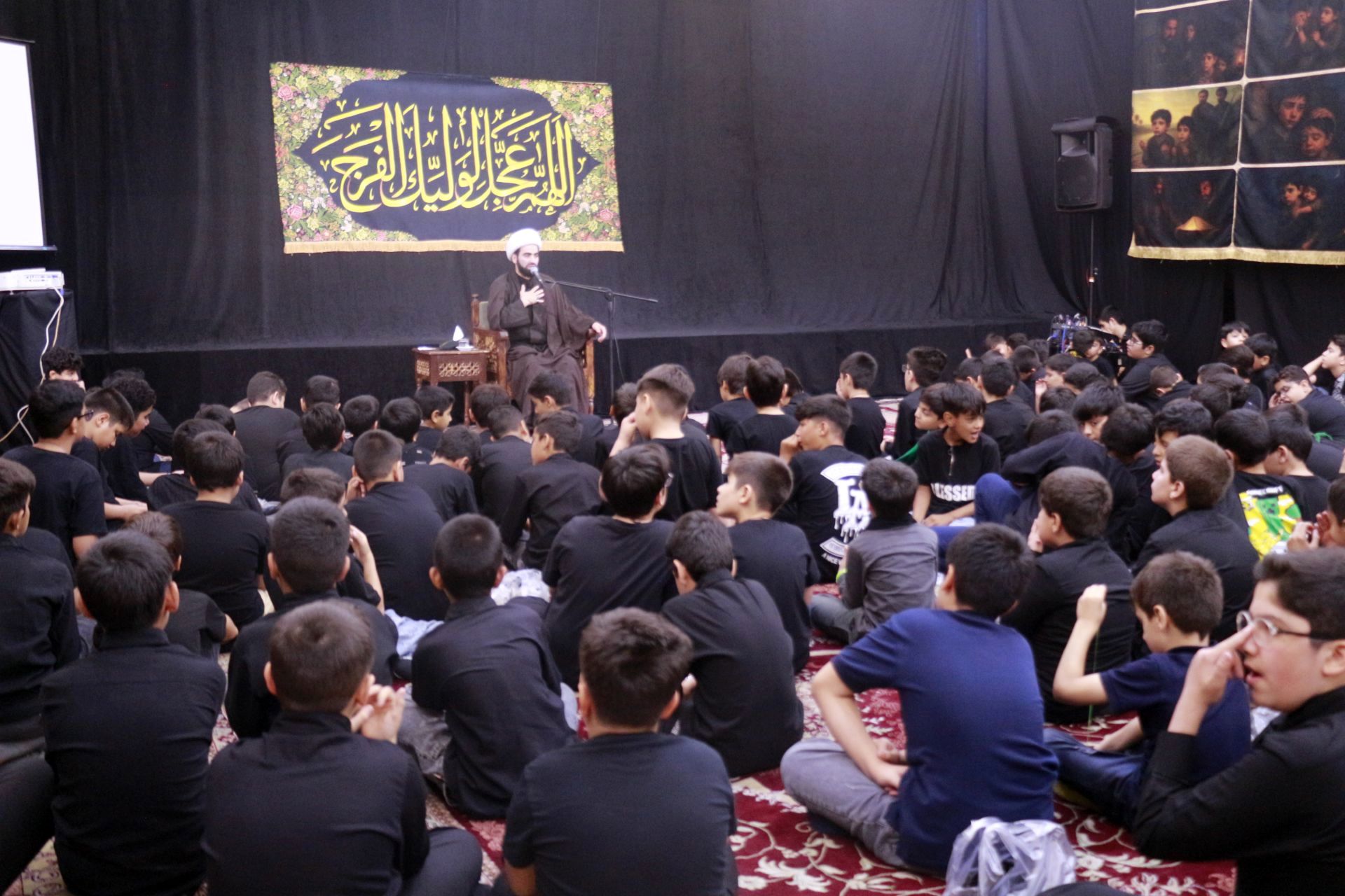 عزاداری دانش‌آموزان مشهدی در حسینیه فرهنگیان مشهد