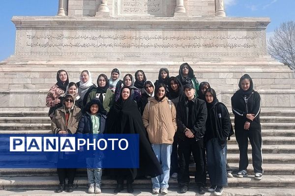 زیارت دانش‌آموزان هنرستان کوثر قیامدشت ری یک از مشهد مقدس 