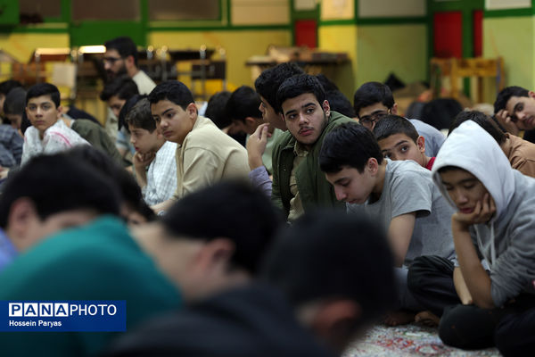 اعتکاف دانش‌آموزی در مسجد جامع امام جعفر صادق(ع) اقدسیه