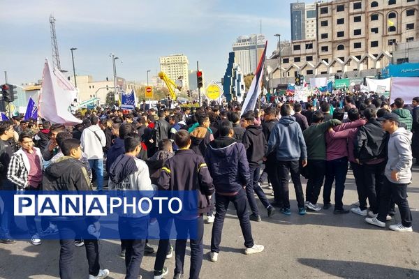 راهپیمایی 13آبان در میدان بسیج مشهد