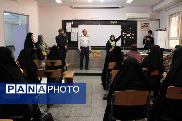 دوره تخصصی مربیان کاردان پیشتاز در شهرستان رباط‌کریم