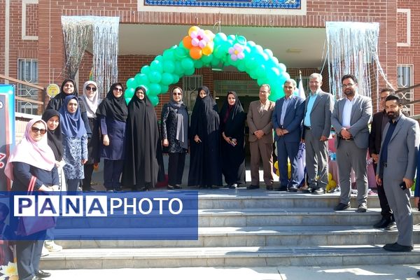 برگزاری جشن شکوفه ها در دبستان حاج تقی احدیان ناحیه ۶ مشهد