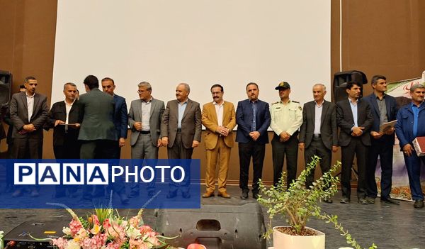 جشنی به پاس قدردانی از معلمان در لردگان