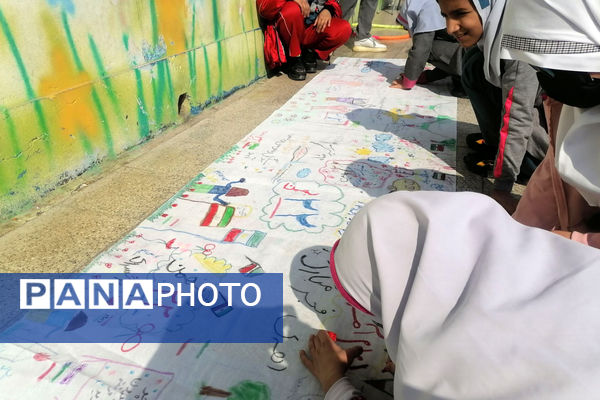 برگزاری نقاشی همگانی در مدارس ناحیه 4 شیراز به‌مناسبت دهه فجر 