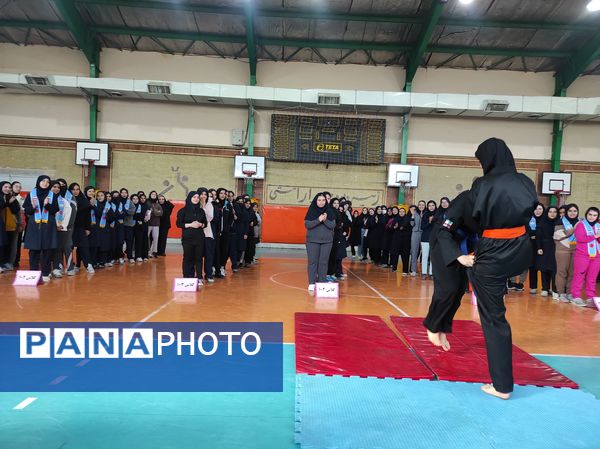 المپیاد ورزشی در دبیرستان دخترانه علمی