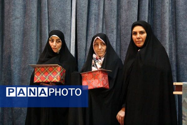 تقدیر از مدیران و فعالان پیشگیری از آسیب‌های اجتماعی شهرک امید صفادشت در نماز جمعه