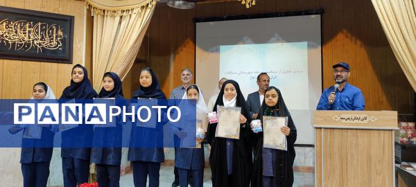 آیین تجلیل از برگزیدگان مسابقات قرآن عترت نماز در شیروان