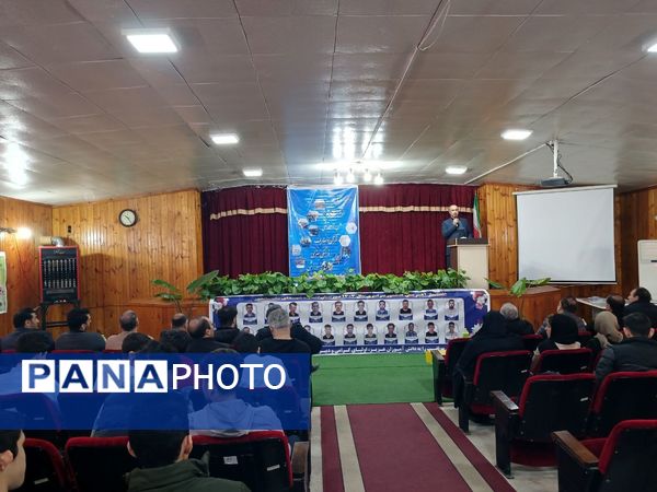 مراسم تقدیر از نفرات برتر دبیرستان نمونه‌ شهدای‌ سلمانشهر عباس‌آباد